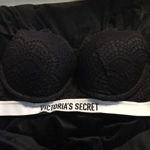 32C black branded bra